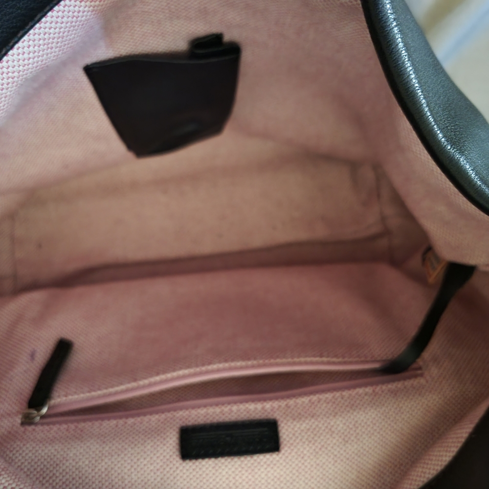 Genuine Dooney And Bourke Black Leather Shoulder Bag Gem